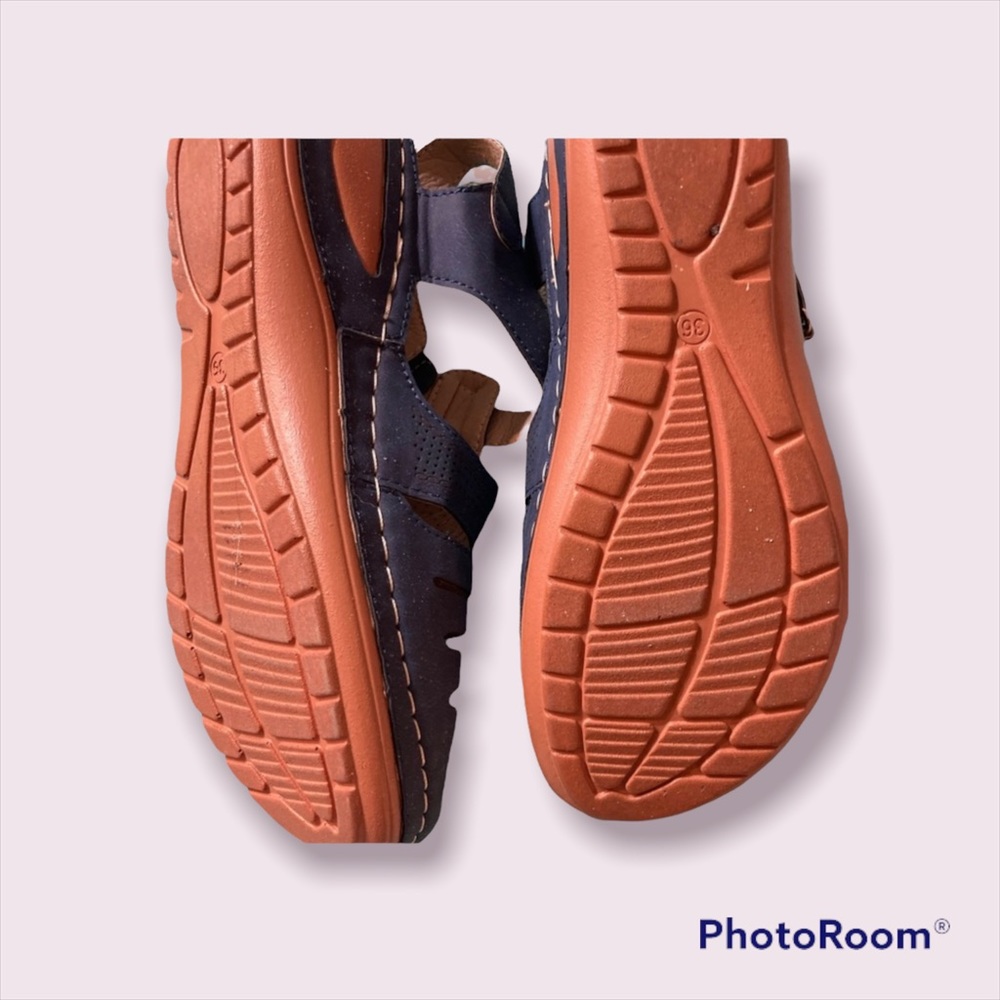 Sandals - Picture 2 of 3